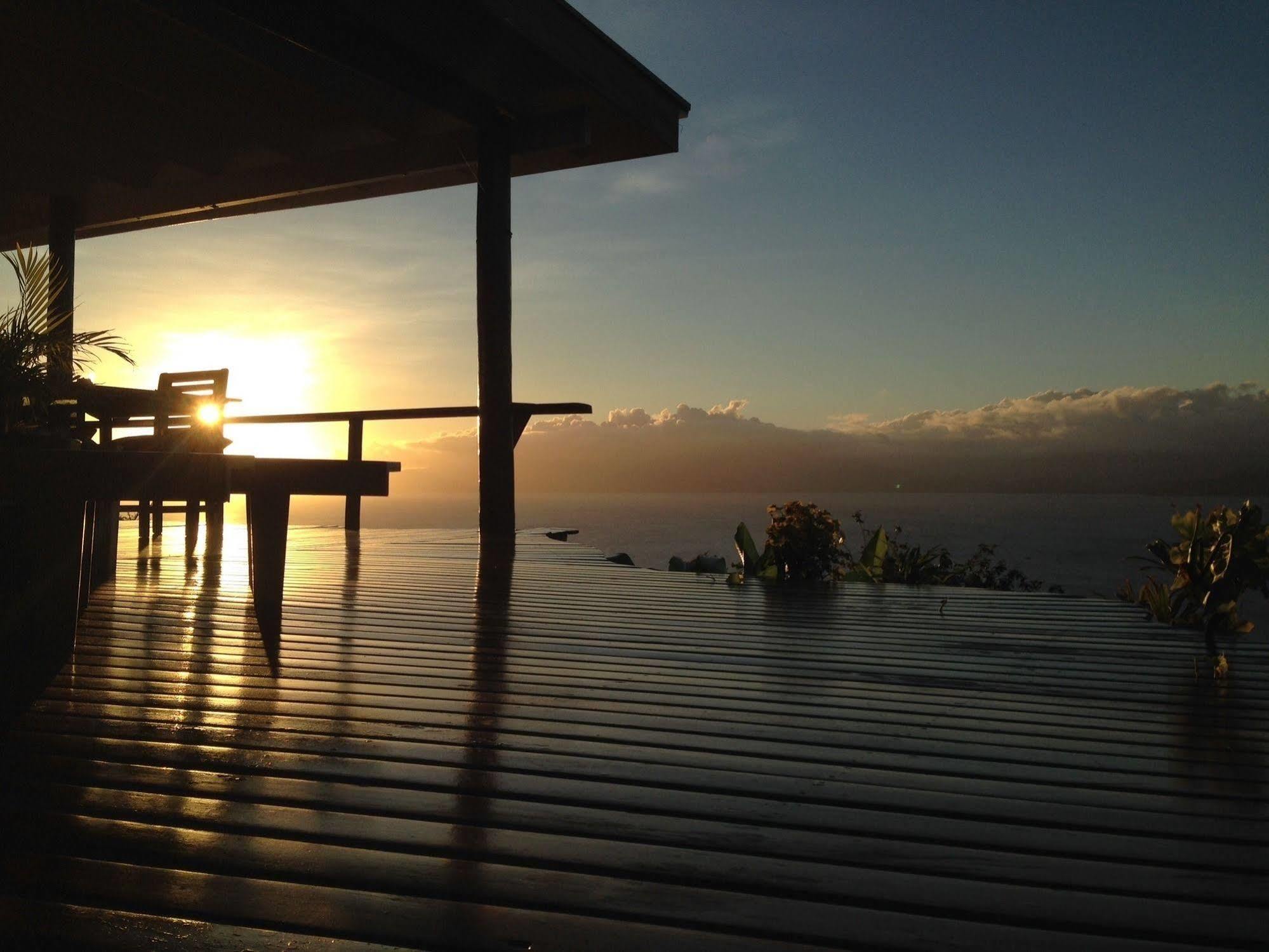 Naveria Heights Lodge Savusavu Exterior photo
